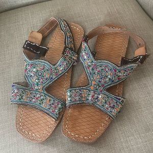 Women flat sandals